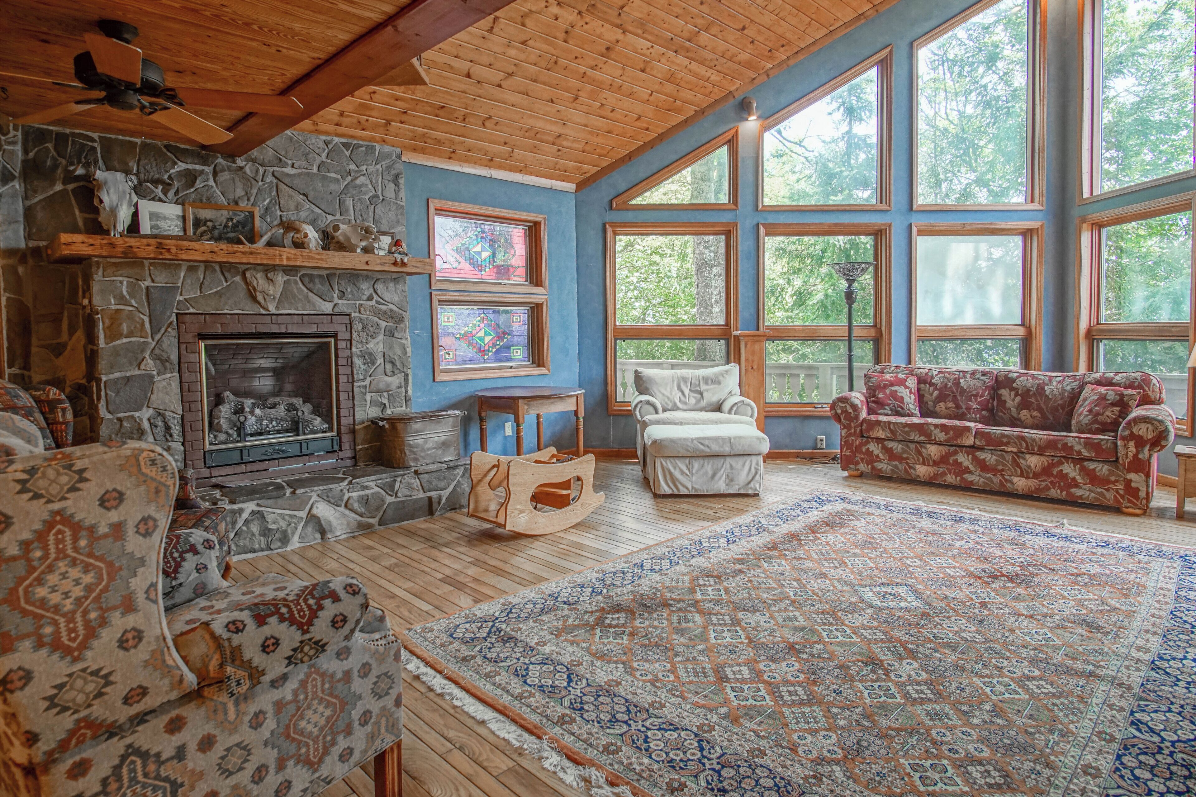 North Westridge 139  This amazing 6 bedroom home can accommodate 26 people