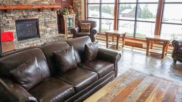 Televisión y chimenea