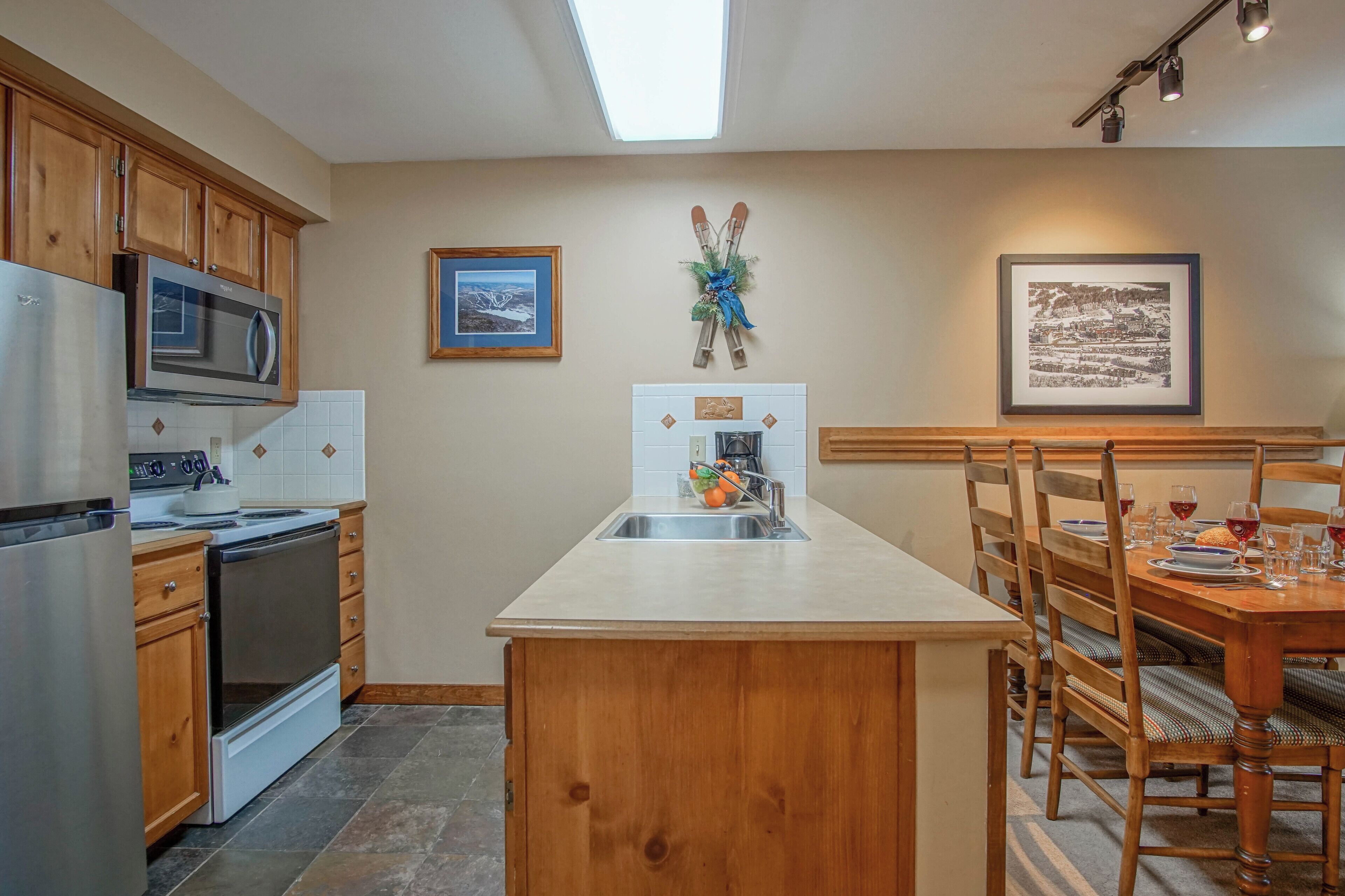 Rimfire 160: Walking Distance to shops, restaurants, Starbucks 1 BR Sleeps 4