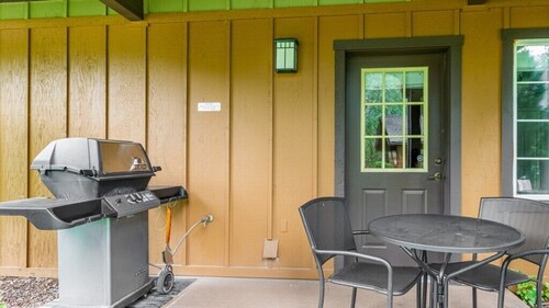 Pinetop | Couples Mountain Retreat | Pool + Hot Tub
