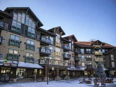 Rimfire 162 Cozy STUDIO in the heart of the Village!