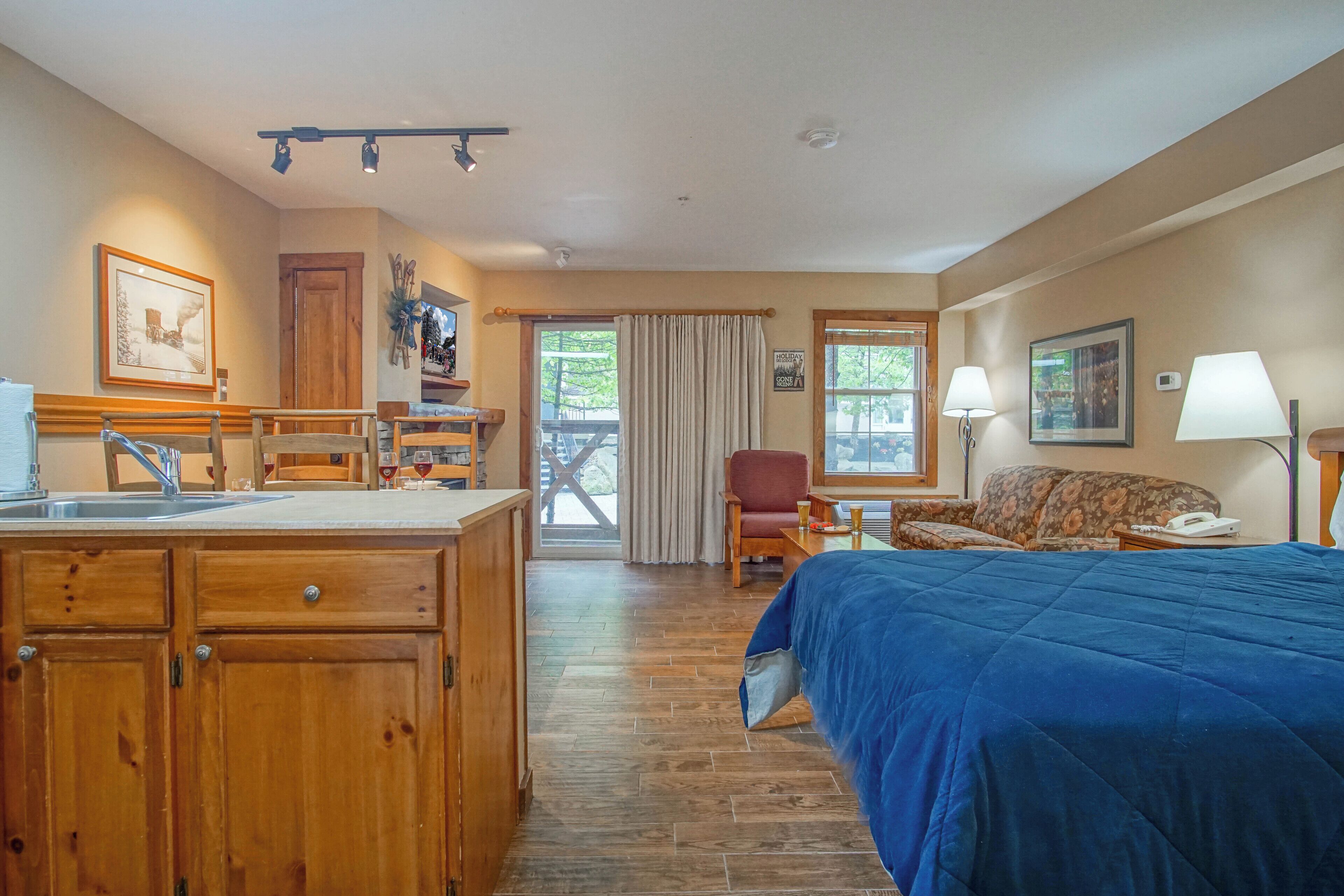 Rimfire 162 Cozy STUDIO in the heart of the Village!