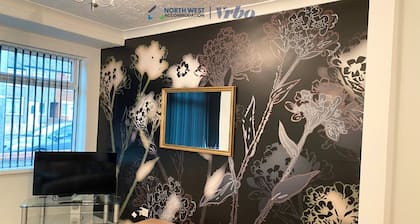 Spacious 3BR Family Home in Warrington | Free Parking&WiFi | Contractors Welcome