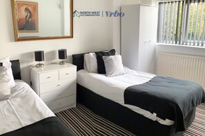 3 bedrooms, iron/ironing board, WiFi, bed sheets
