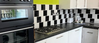 Spacious 3BR Family Home in Warrington | Free Parking&WiFi | Contractors Welcome