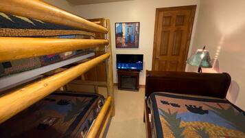 4 bedrooms, desk, iron/ironing board, free WiFi