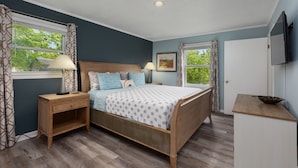 A bedroom with a bed, bedside tables, a desk, and a TV. - country home minutes from downtown Asheville (Asheville)