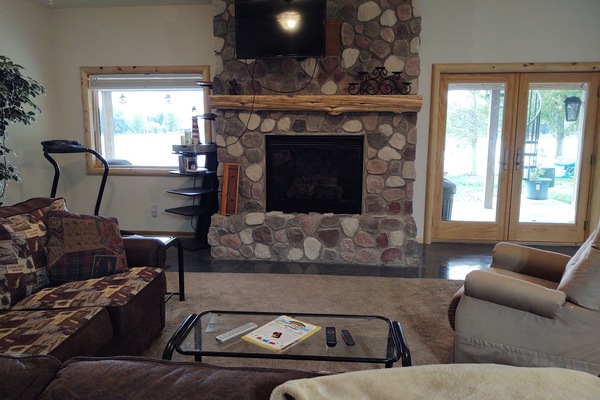 Gas fireplace w/ remote