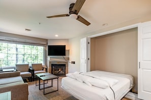 2 bedrooms, WiFi, bed sheets - Pinetop | Family Mountain Getaway | Pool + Hot Tub | 2BR Deluxe Condo (Pinetop)