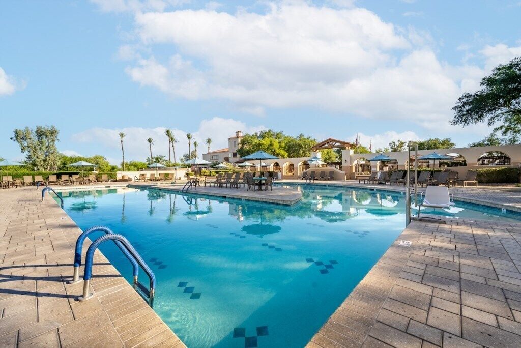 2 outdoor pools, a heated pool