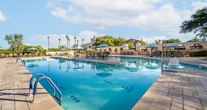 Phoenix | Golf Getaway | Pool & Fairway Views