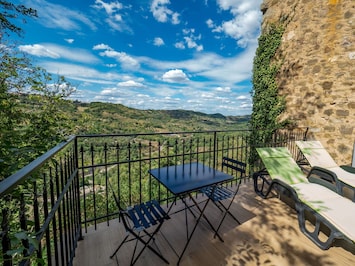 Nuage, Ciel, Propriété, Plante, La Nature, Bùtiment, Bleu Azur, Paysage Naturel, ClÎture, Ombre