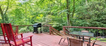 Keaton Creekside Cottage -Cozy Charm, Pet Friendly