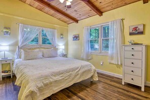 2 bedrooms, desk, iron/ironing board, travel cot