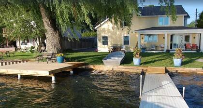 Relaxing Lakefront Retreat