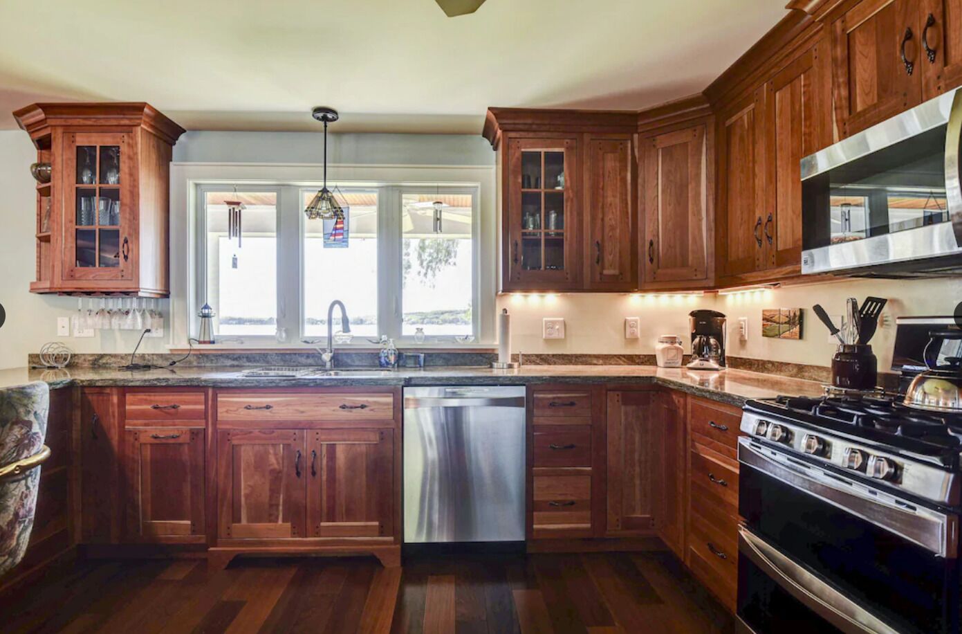 Relaxing Lakefront Retreat