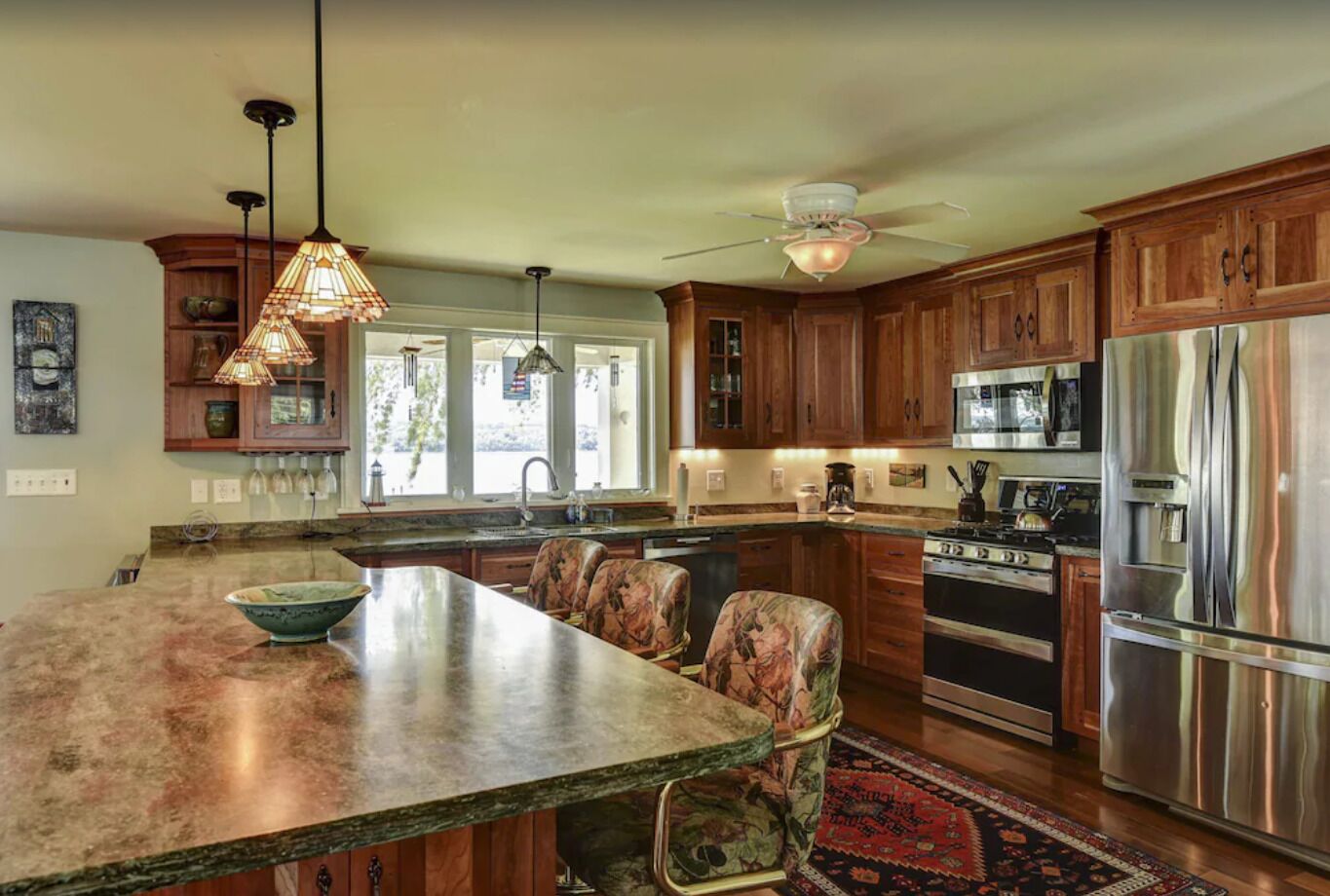 Relaxing Lakefront Retreat