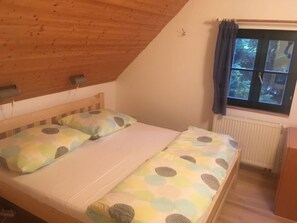 3 bedrooms, desk, WiFi