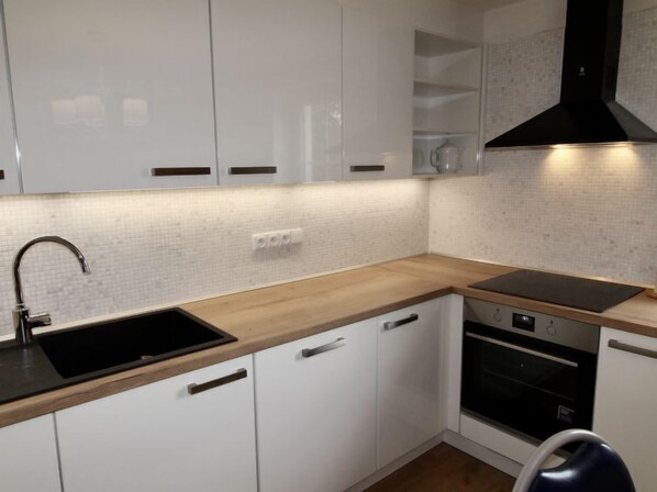 Refrigerador, microondas, horno y lavavajillas 