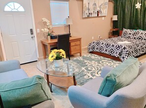 Room - PROMO 15% MONTHLY DISCOUNT
Spacious 1br/1bath guest suite; full kitchen, parking (Garden Grove)