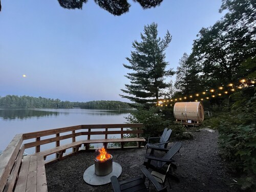 The Hatch - your family lakehouse retreat in Muskoka w/ Sauna & Hot Tub
