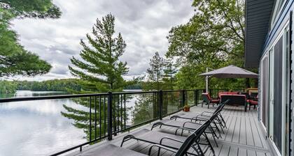 The Hatch - your family lakehouse retreat in Muskoka w/ Sauna & Hot Tub