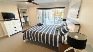 3 bedrooms, internet, bed sheets - Beach View Penthouse (SOUTH WEST ROCKS)