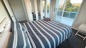 3 bedrooms, Internet, bed sheets - Beach View Penthouse (SOUTH WEST ROCKS)