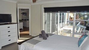 3 bedrooms, internet, bed sheets