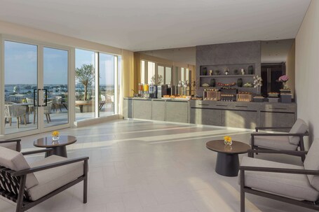 Avani + Palm View Dubai Hotel Suites - Image 49