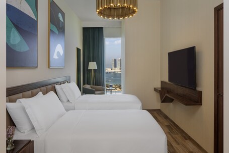 Avani + Palm View Dubai Hotel Suites - Image 100