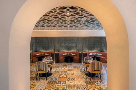 Avani + Palm View Dubai Hotel Suites - Image 16