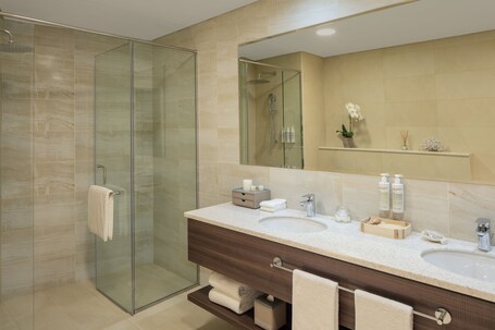 Avani + Palm View Dubai Hotel Suites - Image 101