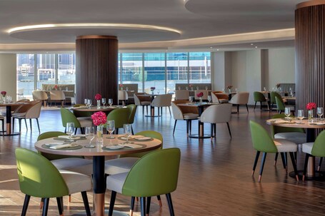 Avani + Palm View Dubai Hotel Suites - Image 71