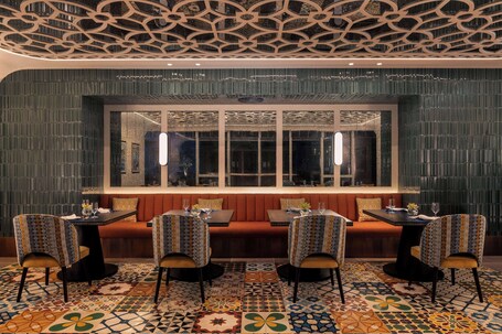 Avani + Palm View Dubai Hotel Suites - Image 61