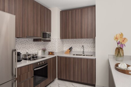 Avani + Palm View Dubai Hotel Suites - Image 105