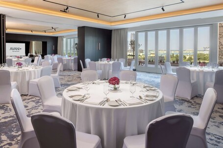 Avani + Palm View Dubai Hotel Suites - Image 31