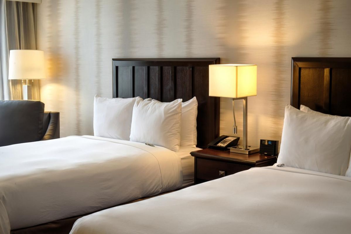 Your Home Away From Home! 2 Great Units, Free Parking, On-Site Restaurant