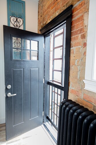 Cozy Modern Bachelor in the Heart of Toronto