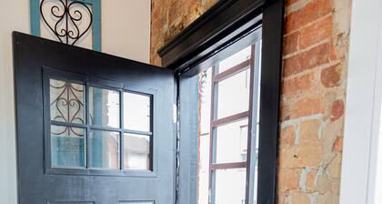 Cozy Modern Bachelor in the Heart of Toronto