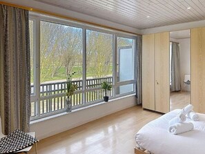 3 bedrooms, Internet