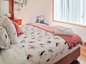 Nhà Deluxe | Trang trí khác biệt, trang bị nội thất với thiết kế riêng biệt, bàn