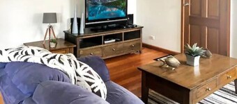 Rye Sleeps 10, Great Weekender