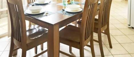 Comfort House | In-room dining