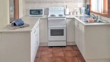 Casa luxo | Cozinha privada | Geladeira grande, micro-ondas, fogão, cooktop