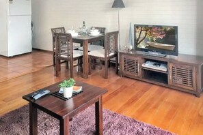 Deluxe-Haus | Wohnzimmer | Flachbildfernseher