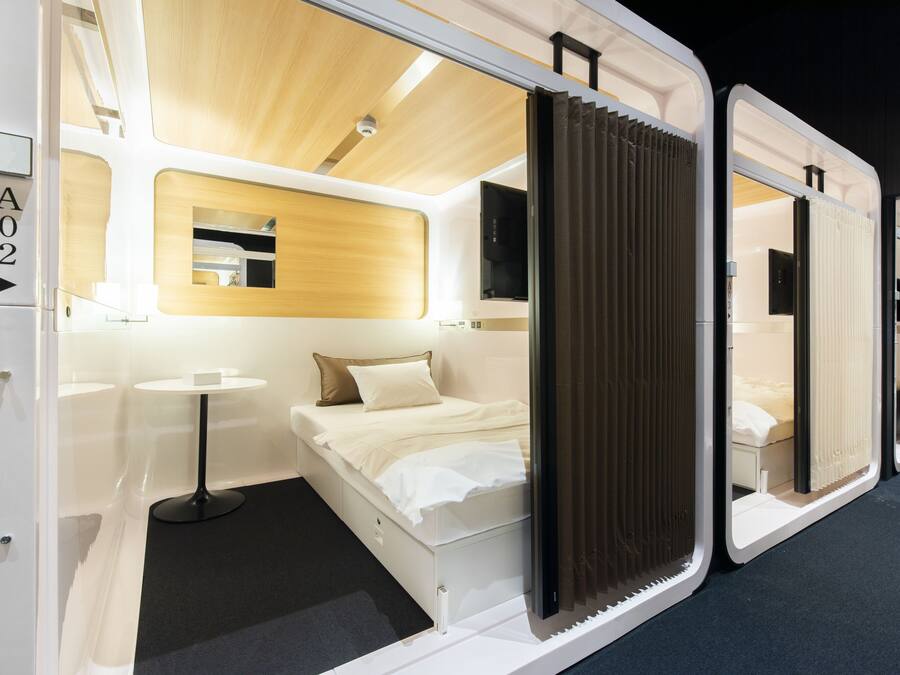 Down comforters, in-room safe, laptop workspace, WiFi (free)