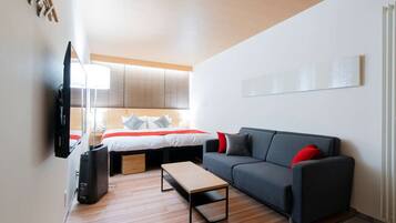 Premium Room (Hollywood Twin) | Down comforters, in-room safe, laptop workspace, free WiFi