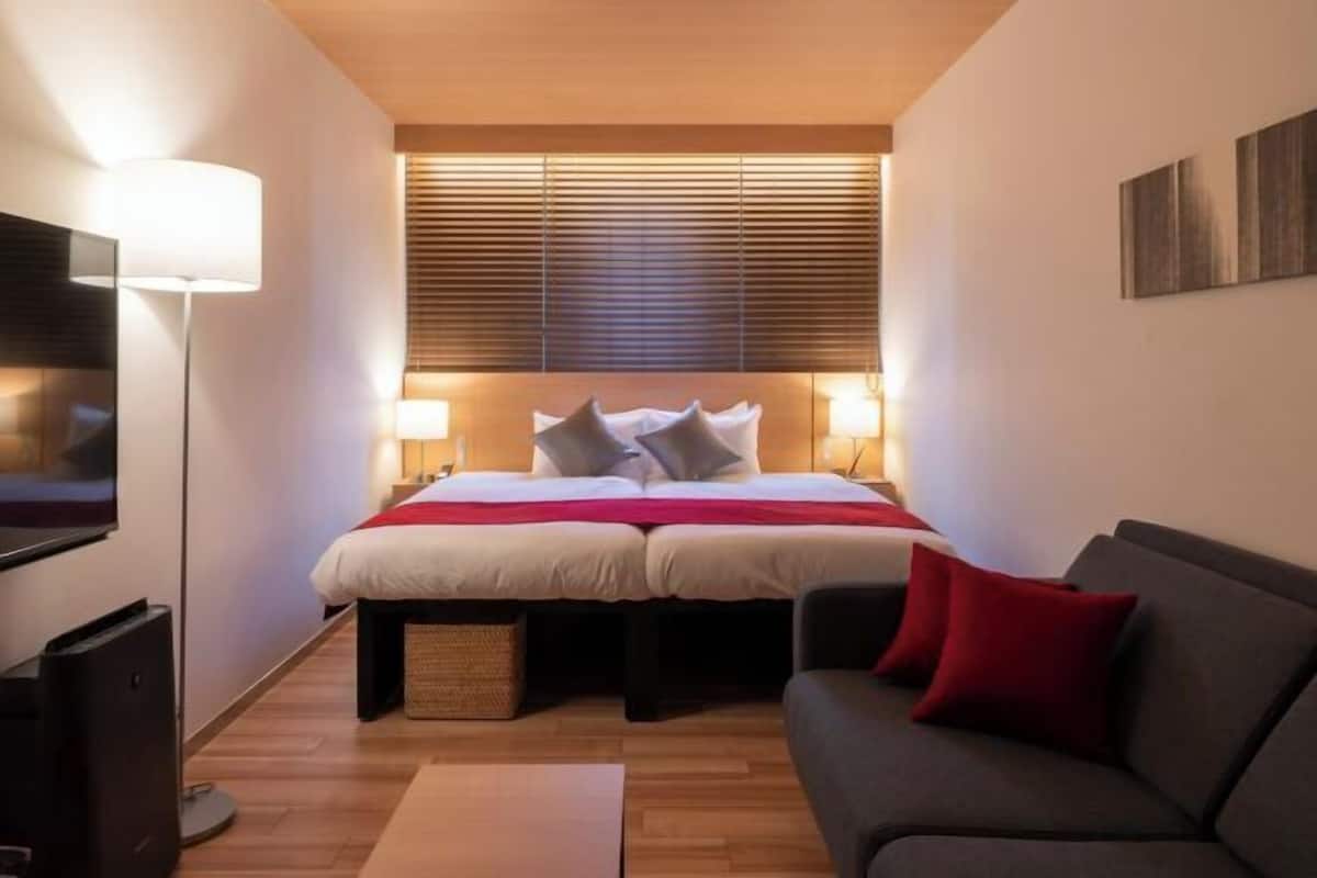 Down comforters, in-room safe, laptop workspace, free WiFi
