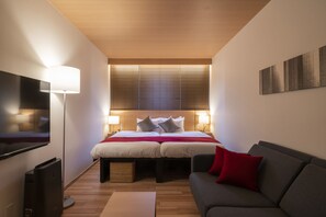 Down comforters, in-room safe, laptop workspace, free WiFi